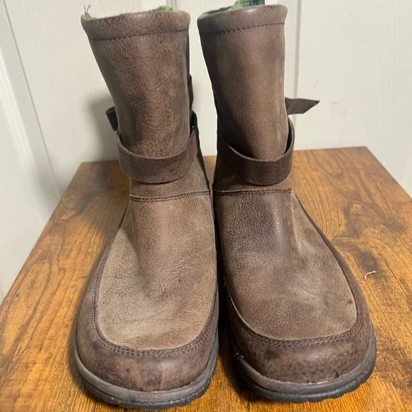 Chaco Hopi Boots Sz 10 Waterproof Leather Wool Buckle Strap Brown Green Ankle - Picture 2 of 8